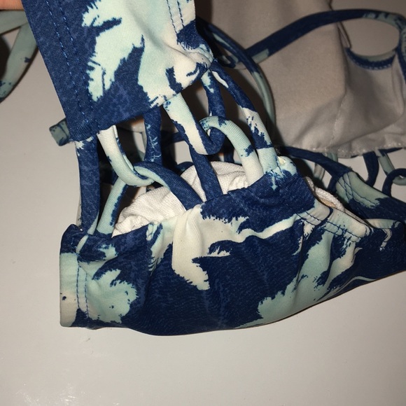 Woman’s Bathing suit top - Picture 3 of 4